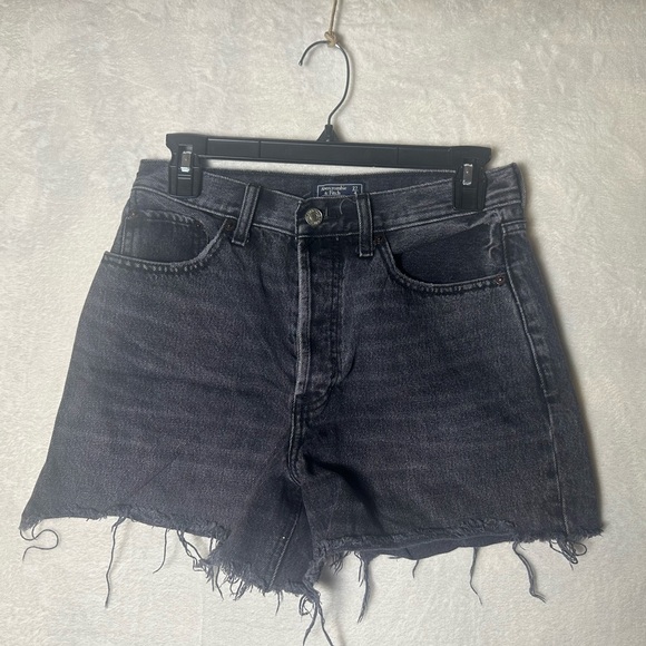 Abercrombie & Fitch Pants - Abercrombie high rise 4” short